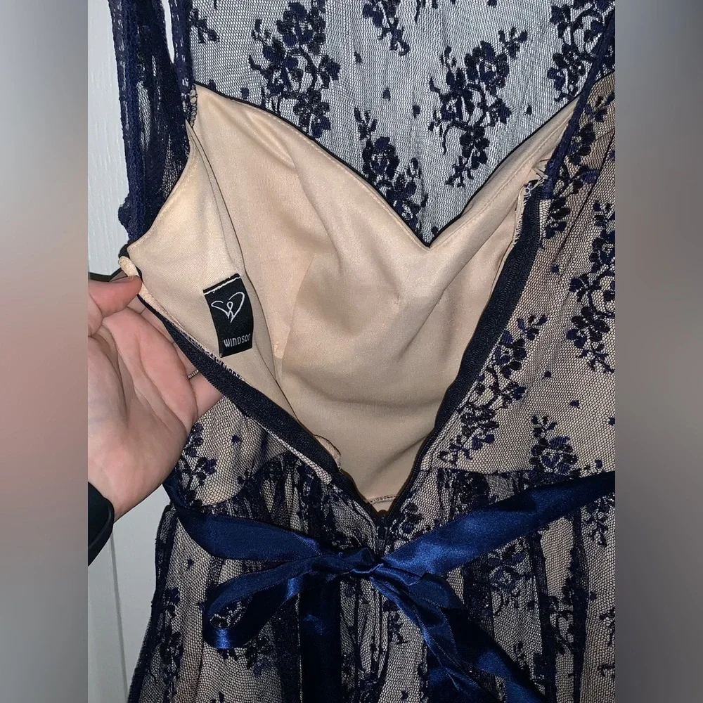 Windsor Navy and Nude Lace Dress - Size 7/8 - Picture 6 of 7